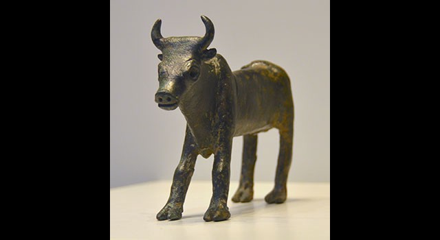 Cast bronze bull statuette